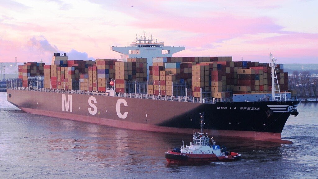 Hamburg dringt auf die Vertiefung der Elbe, damit auch Containerschiffe mit einem Tiefgang von 14,5 Metern den Hafen anlaufen können. Foto: Domizlaff