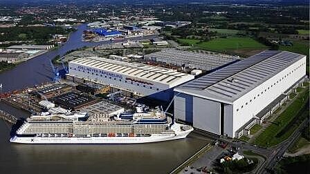 Die „Celebrity Silhouette“ (122 000 BRZ) ist nach ihrer Ausdockung bei der Meyer Werft am 18. Juli in Eemshaven abgeliefert worden. Foto: Meyer Werft Die „Celebrity Silhouette“ (122 000 BRZ) ist nach ihrer Ausdockung bei der Meyer Werft am 18. Juli in Eemshaven abgeliefert worden. Foto: Meyer Werft
