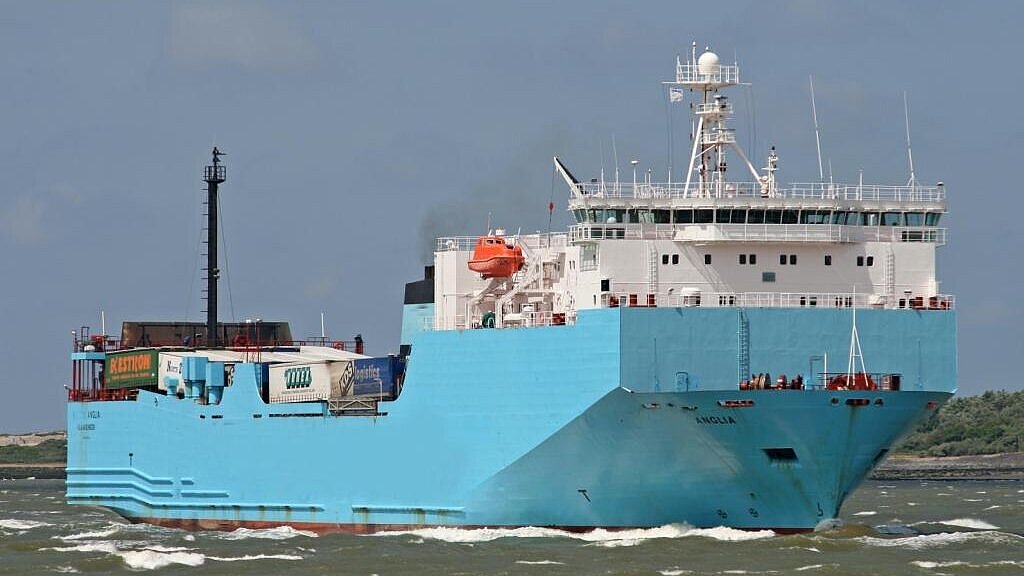 Die "Anglia Seaways" wird wieder abgezogen. Foto: Hasenpusch