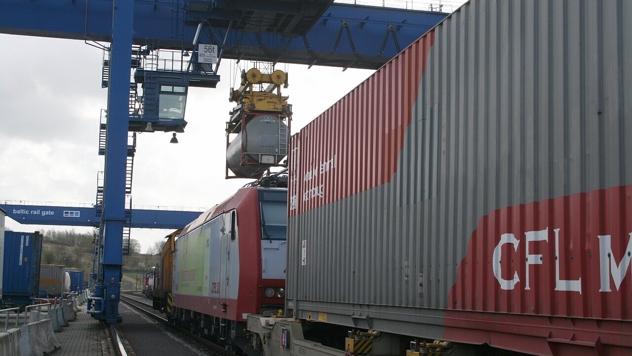 Das Projekt Y-Trasse soll den Container-Transport zwischen Hannover und den Seehäfen Bremen und Hamburg beschleunigen. Archivfoto: LHG