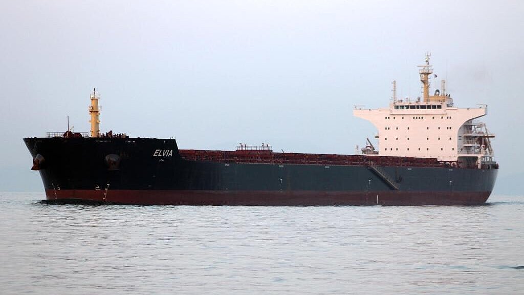 Der Bulker „Elvia“ transportiert eine Ladung Kohle vom Mississippi nach Rotterdam