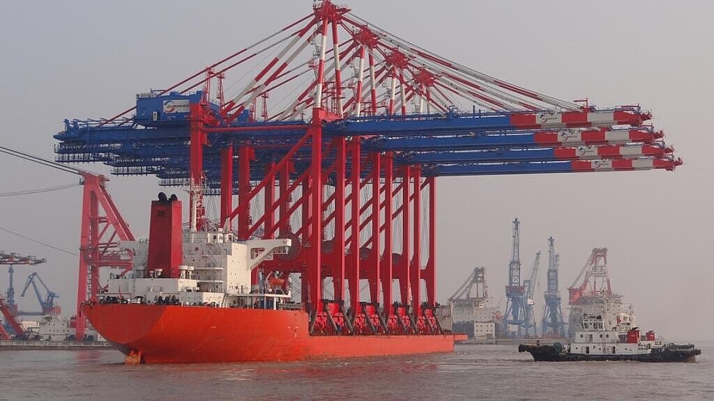 Kurs JadeWeserPort Wilhelmshaven: Am 6. Januar hat „Zhen Hua 23“ Shanghai verlassen. Foto: Eurogate