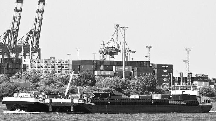 Containerbinnenschiff