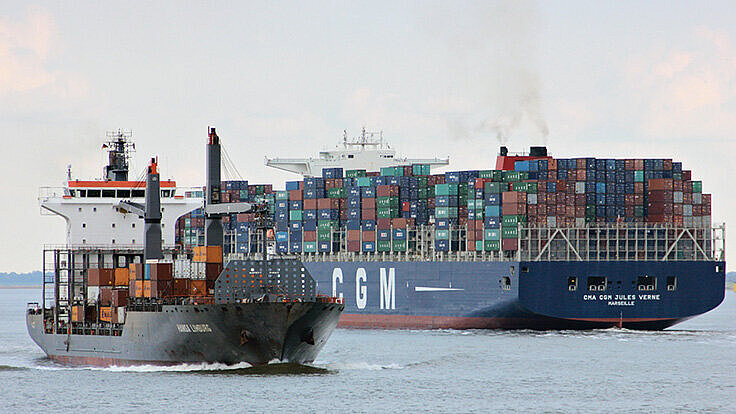 Hansa Limburg und CMA CGM Jules Verne