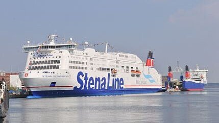Erstmals machte „Stena Scandinavica IV“ am Schwedenkai fest. Rechts: „Stena Freighter“. Foto: Behling Erstmals machte „Stena Scandinavica IV“ am Schwedenkai fest. Rechts: „Stena Freighter“. Foto: Behling