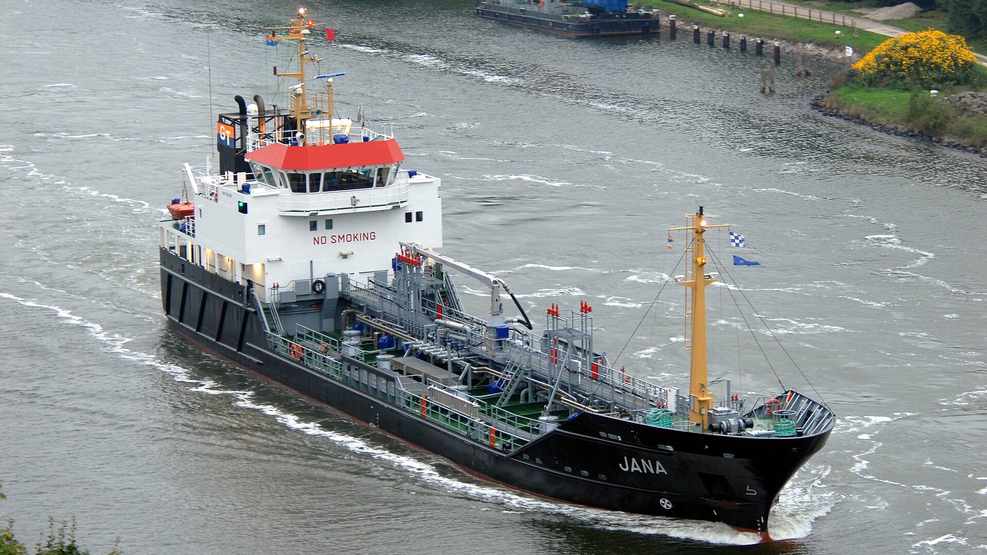 Ein regelmäßiger Benutzer des Nord-Ostsee-Kanals ist der kleine Seetanker „Jana“. Ftot: Behling Ein regelmäßiger Benutzer des Nord-Ostsee-Kanals ist der kleine Seetanker „Jana“. Ftot: Behling
