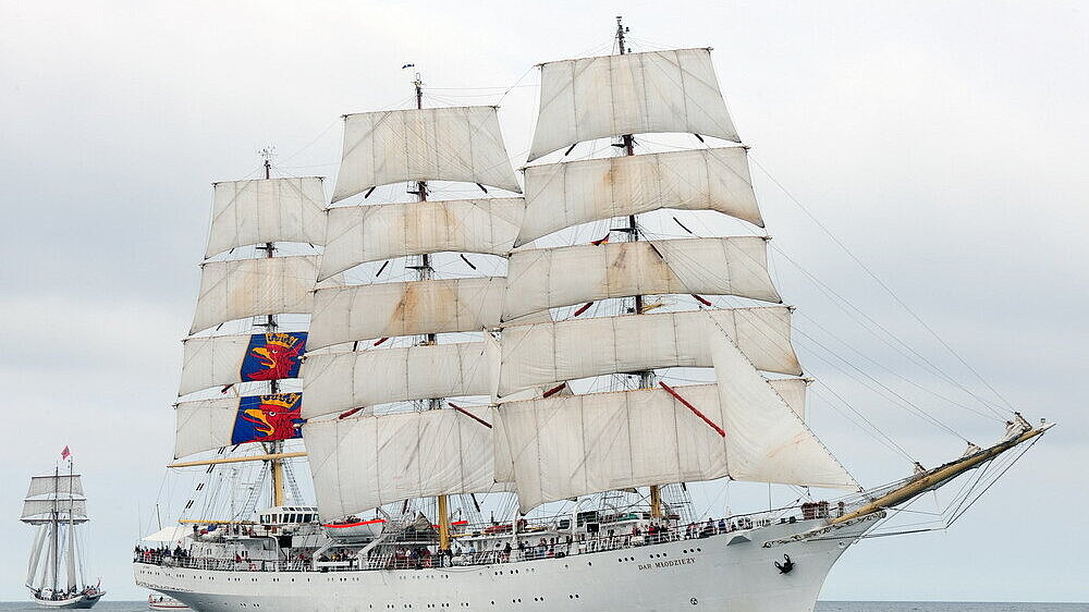 Auch die polnische „Dar Mlodziezy“ wird zum diesjährigen Hafengeburtstag in Hamburg erwartet. Foto: HanseSail Rostock Auch die polnische „Dar Mlodziezy“ wird zum diesjährigen Hafengeburtstag in Hamburg erwartet. Foto: HanseSail Rostock