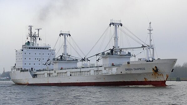 Das 1990 gebaute Kühlschiff "Green Chapeco" wird in Indien abgebrochen. Foto: Hasenpusch