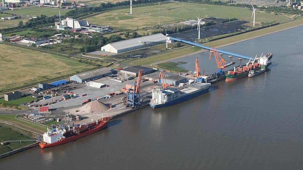 Am Brunsbütteler Elbehafen können Schiffe ab November auch mit Erdgas betankt werden. Foto: Brunsbüttel Ports Am Brunsbütteler Elbehafen können Schiffe ab November auch mit Erdgas betankt werden. Foto: Brunsbüttel Ports