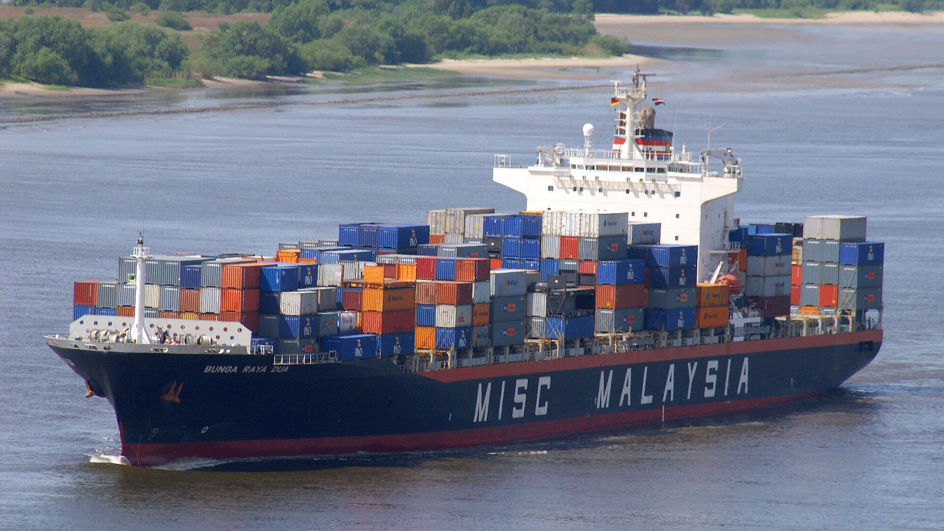 Griechen erwerben das 1998 in Südkorea entstandene Containerschiff „Bunga Raya Dua“. Foto: Hasenpusch Griechen erwerben das 1998 in Südkorea entstandene Containerschiff „Bunga Raya Dua“. Foto: Hasenpusch