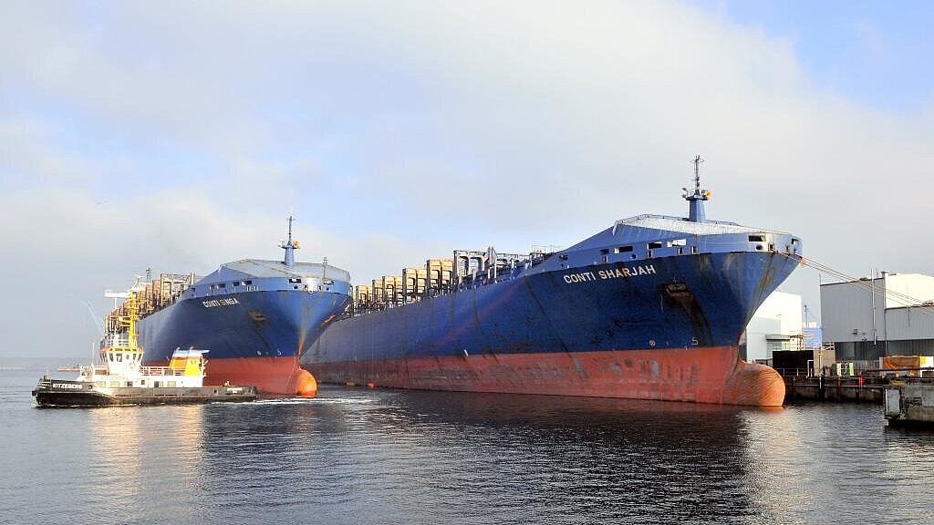 Symbole der neuen Krise: Die deutschen Containerschiffe „Conti Singa“ und „Conti Sharjah“ müssen wegen unauskömmlicher Raten in Kiel aus dem Verkehr gezogen werden. Foto: Behling
