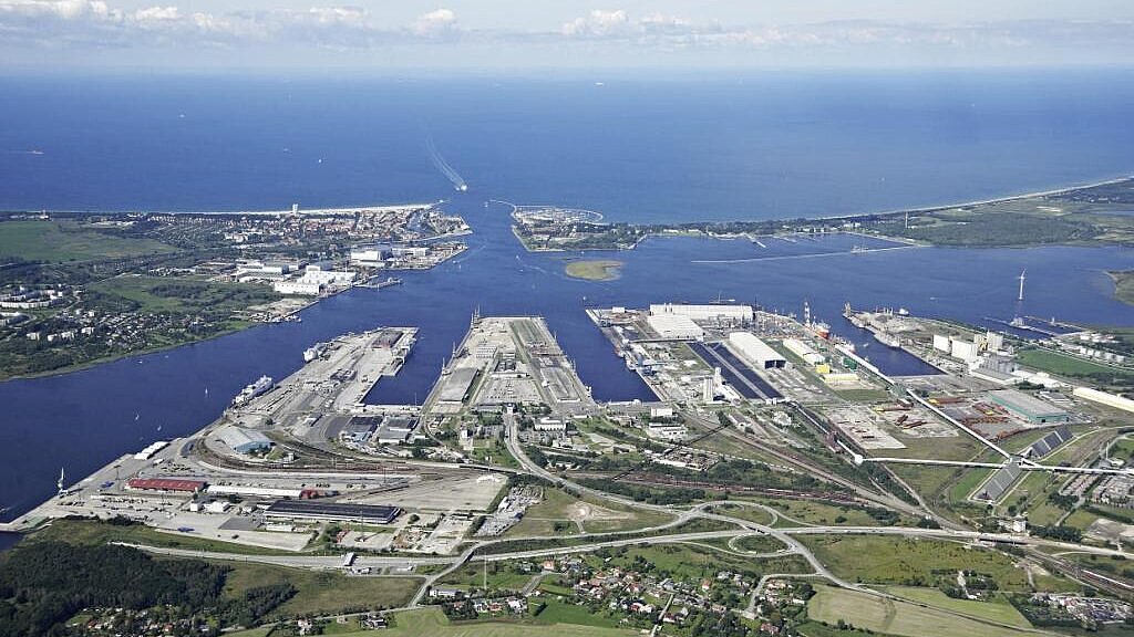 Der Hafen Rostock wäre klar benachteiligt, wenn die Vertiefung nicht genehmigt wird. Foto: HERO Der Hafen Rostock wäre klar benachteiligt, wenn die Vertiefung nicht genehmigt wird. Foto: HERO