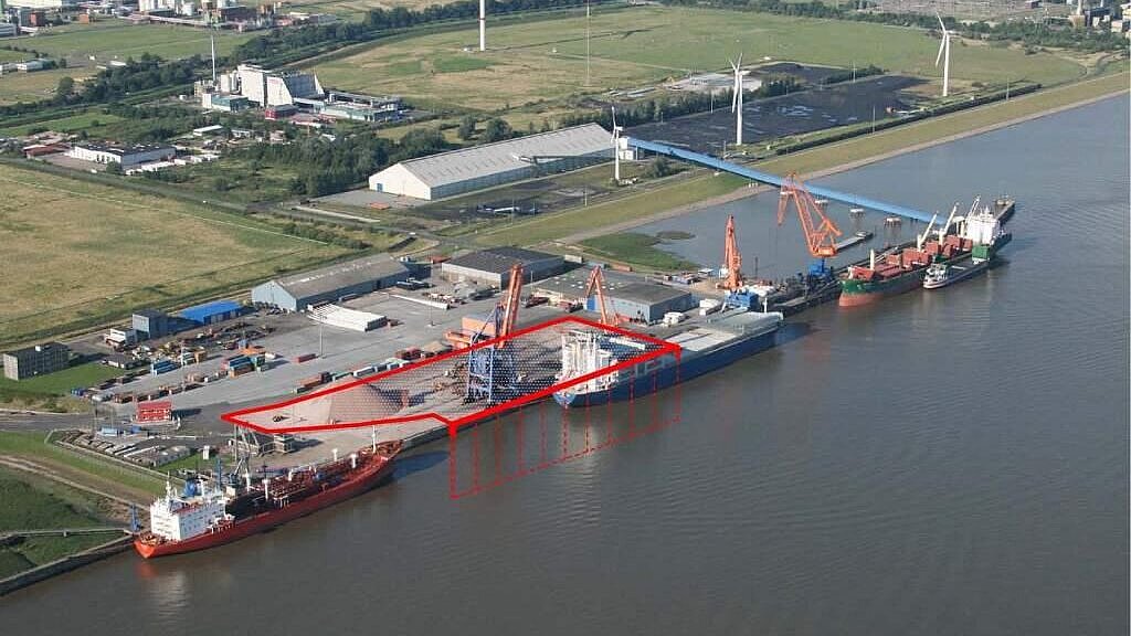 Der Elbehafen wird bis zum Herbst 2013 vor allem an den markierten Stellen ausgebaut. Foto: Brunsbüttel Ports