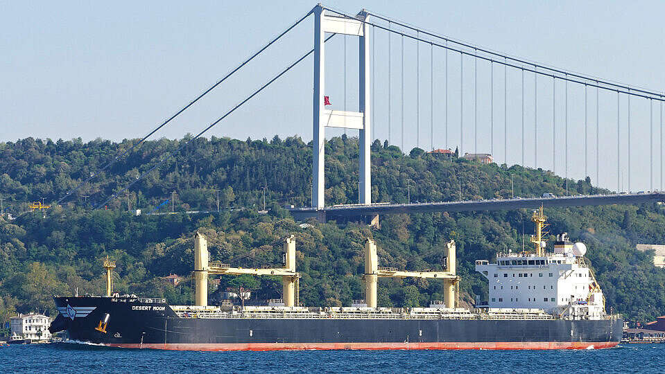 CMA CGM chartert Panamax „Navios Spring“ - THB