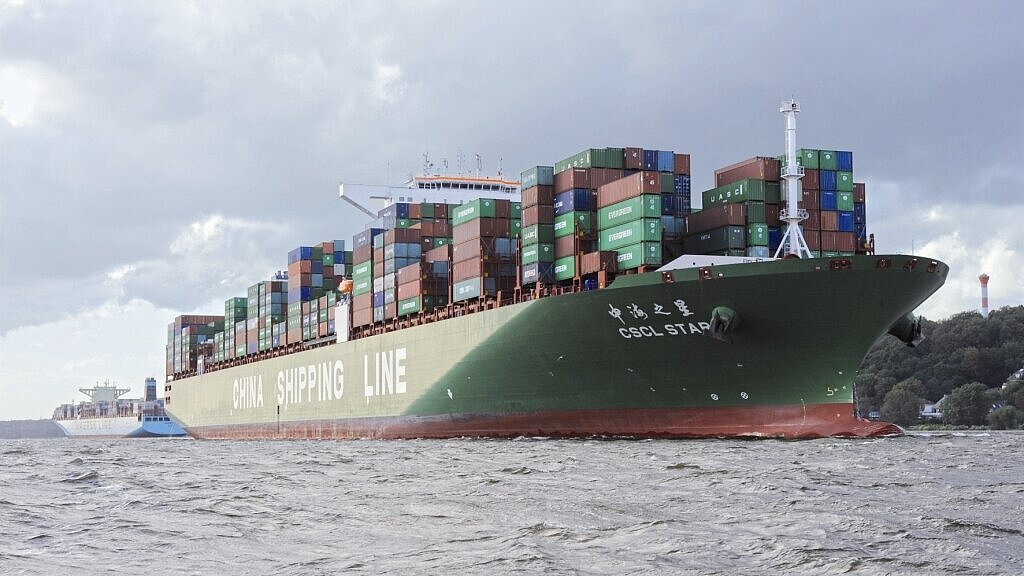 Der Hamburger Hafen soll durch die geplante Elbvertiefung für Großcontainerschiffe wettbewerbsfähiger werden. Foto: Hasenpusch Der Hamburger Hafen soll durch die geplante Elbvertiefung für Großcontainerschiffe wettbewerbsfähiger werden. Foto: Hasenpusch