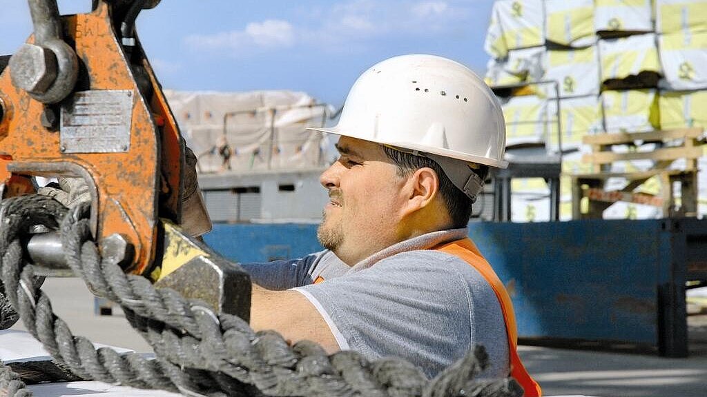 Die Aufwendungen für Besatzungen könnten 2011 und 2012 um etwa 3,1 Prozent steigen. Foto: bremenports