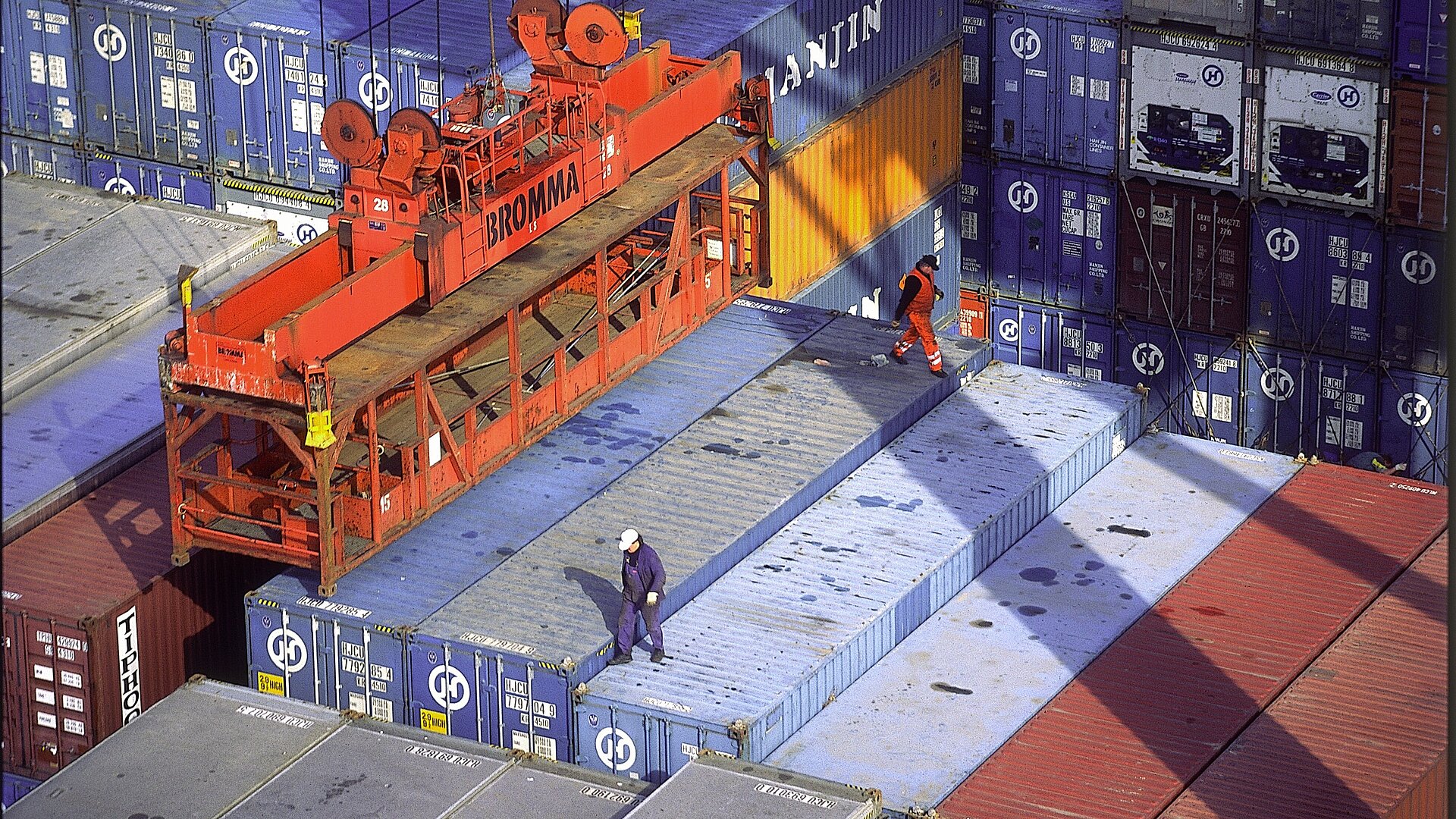 Der Containerumschlag im Hamburger Hafen ist bis Ende Februar um 25 Prozent gestiegen. Foto: HHM/Hasenpusch Der Containerumschlag im Hamburger Hafen ist bis Ende Februar um 25 Prozent gestiegen. Foto: HHM/Hasenpusch