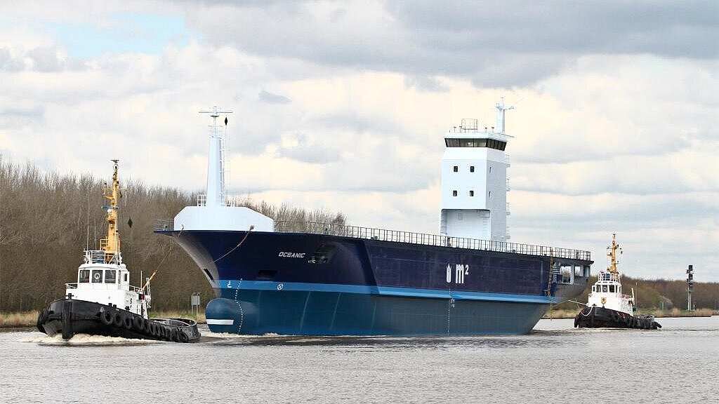 Die von "Wulf 5" geschleppte "Oceanic" bei der Passage des Nord-Ostsee-Kanals. Foto: Zech Die von "Wulf 5" geschleppte "Oceanic" bei der Passage des Nord-Ostsee-Kanals. Foto: Zech