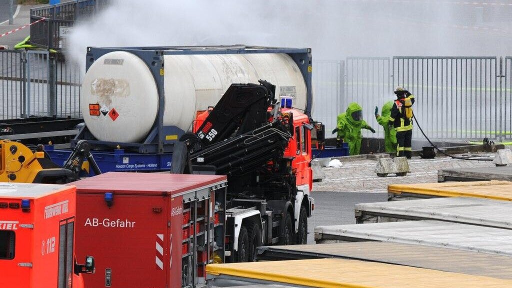 Der beschädigte Container wurde mit Heißdampf behandelt. Foto: Behling Der beschädigte Container wurde mit Heißdampf behandelt. Foto: Behling
