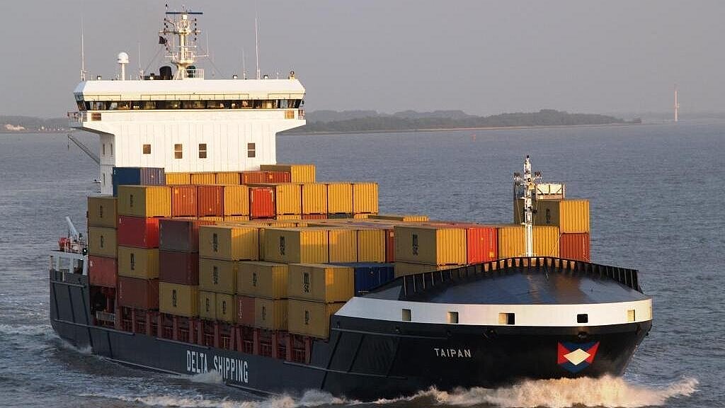Die Angeklagten sollen am Ostermontag 2010 das Hamburger Frachtschiff "Taipan" gekapert werden. Foto: Komrowski