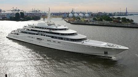 Milliardär Roman Abramowitsch abgelieferte „Eclipse“ (163 Meter) ist die bisher letzte bei Blohm + Voss in Hamburg gebaute Luxusyacht. Foto: Andreas Milliardär Roman Abramowitsch abgelieferte „Eclipse“ (163 Meter) ist die bisher letzte bei Blohm + Voss in Hamburg gebaute Luxusyacht. Foto: Andreas
