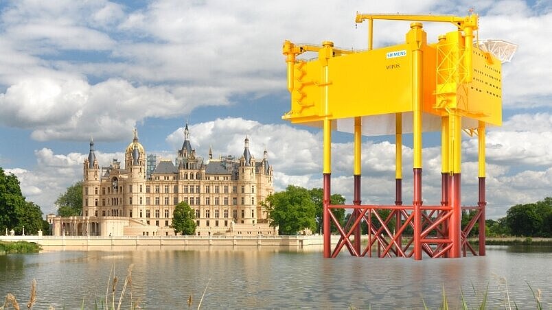 Diese Fotomontage zeigt die Dimensionen der Konverterplattform im Verhältnis zum Schweriner Schloss. Montage: Nordic Yards Diese Fotomontage zeigt die Dimensionen der Konverterplattform im Verhältnis zum Schweriner Schloss. Montage: Nordic Yards