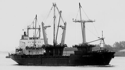 „Pheafan“ ex „Ostfriesland“ – 1978 bei HDW in Kiel gebaut – wird in China verschrottet. Foto: Voß