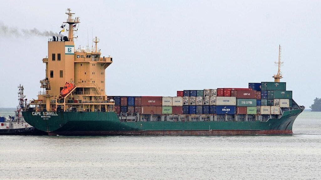 Ein asiatischer Reeder das Feederschiff „Cape Sorrell“. Foto: Hasenpusch Ein asiatischer Reeder das Feederschiff „Cape Sorrell“. Foto: Hasenpusch