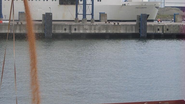 Im Fährhafen Sassnitz sollen künftig mehr Massengüter wie Getreide umgeschlagen werden. Foto: Fährhafen Sassnitz Im Fährhafen Sassnitz sollen künftig mehr Massengüter wie Getreide umgeschlagen werden. Foto: Fährhafen Sassnitz