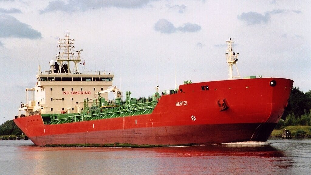 Griechen zahlen 7,3 Millionen Dollar für den 1999 in Wismar entstandenen MT „Hartzi“. Foto: Steen Griechen zahlen 7,3 Millionen Dollar für den 1999 in Wismar entstandenen MT „Hartzi“. Foto: Steen