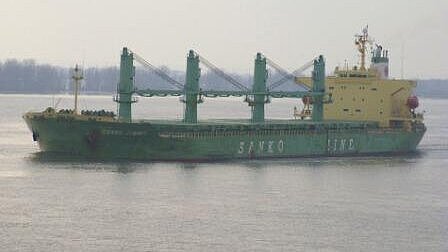 Griechen zahlen 16,5 Millionen Dollar für den 1999 gebauten Bulker „Sanko Summit“. Foto: Hasenpusch