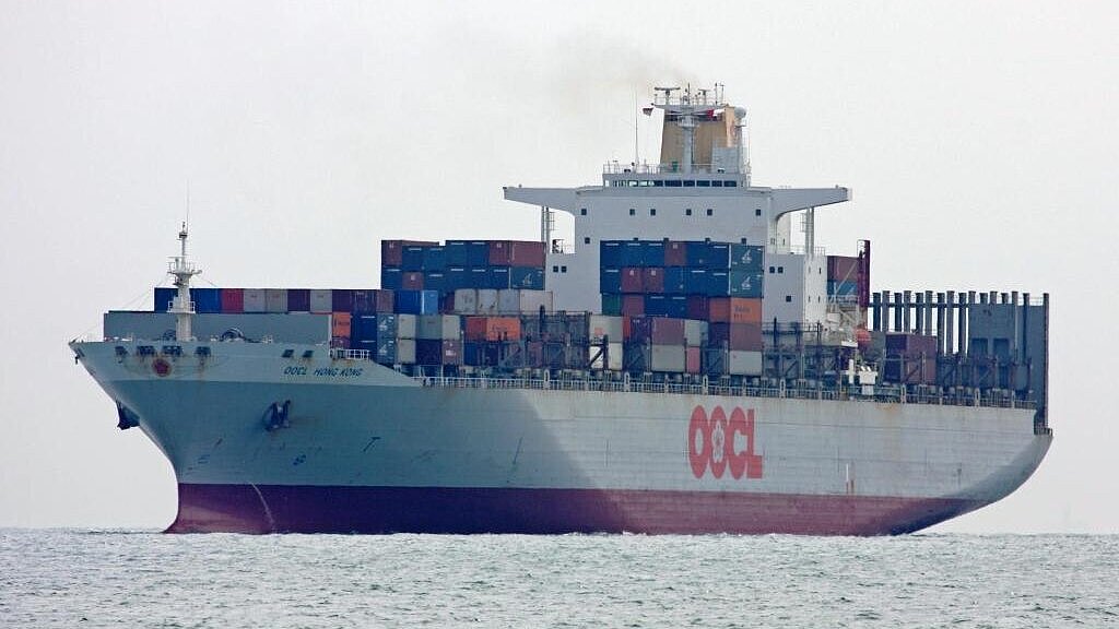 Für 62,32 Millionen Dollar an Box Ships verkauft: „OOCL Hong Kong“ (Foto) und „OOCL China“. Foto: Hasenpusch Für 62,32 Millionen Dollar an Box Ships verkauft: „OOCL Hong Kong“ (Foto) und „OOCL China“. Foto: Hasenpusch