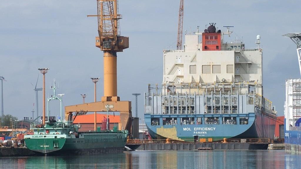 Fünf Monate nach der Kollision kann jetzt das Ruder der „MOL Efficiency“ repariert werden. Foto: Eckardt