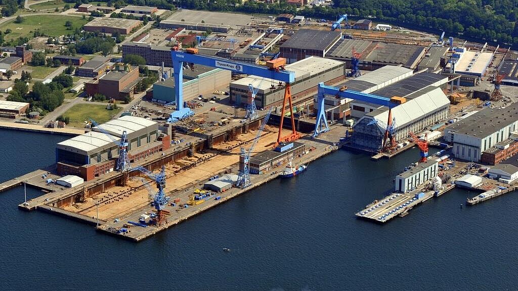 In Kiel-Gaarden gibt es jetzt zwei Werften auf einem Gelände: HDW und Abu Dhabi MAR Kiel. Foto: Behling In Kiel-Gaarden gibt es jetzt zwei Werften auf einem Gelände: HDW und Abu Dhabi MAR Kiel. Foto: Behling