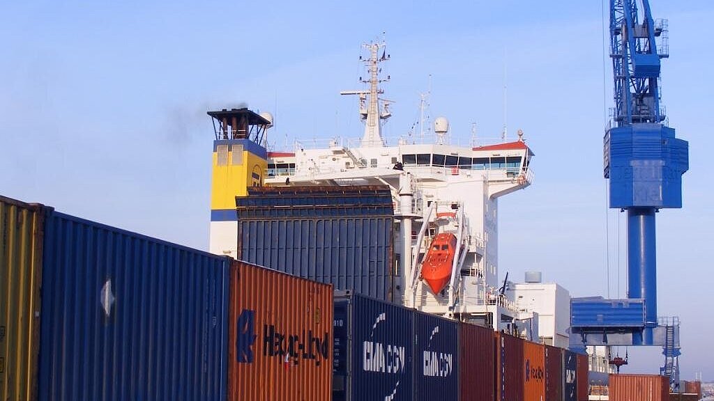 In Kiel werden die Container auf Blockzüge umgeladen. Foto: Seehafen Kiel