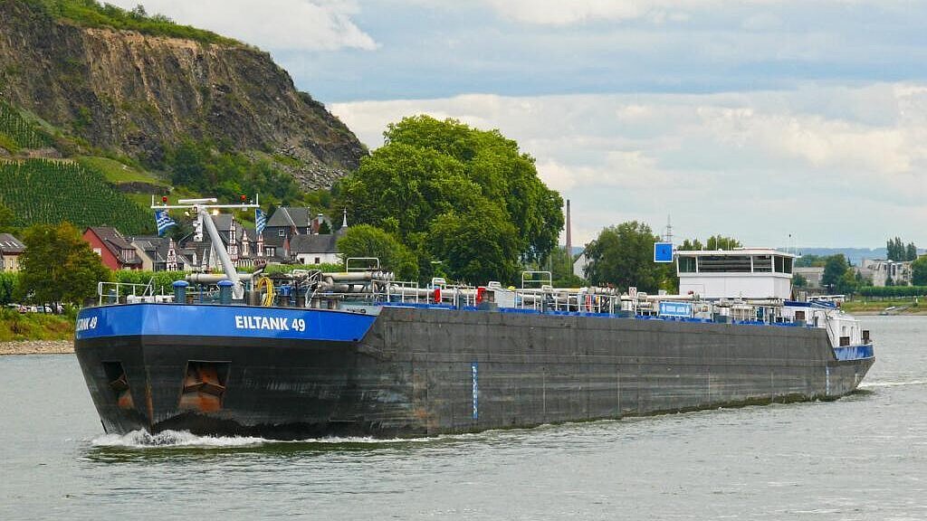 Auf dem Rhein war der Gütertransport 2011 rückläufig. Foto: Hasenpusch Auf dem Rhein war der Gütertransport 2011 rückläufig. Foto: Hasenpusch