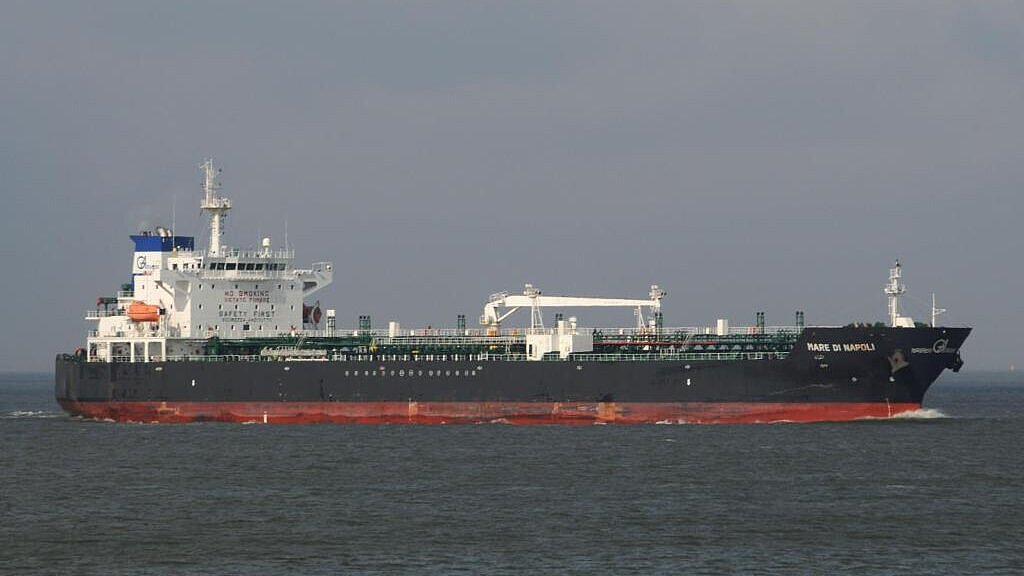 Der Produktentanker „Mare di Napoli“ wechselt für 27,25 Millionen Dollar den Eigner. Foto: Hasenpusch