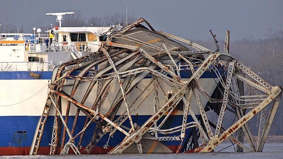 Das Schiff wählte offenbar eine falsche Brückendurchfahrt. Foto: Tina Carroll