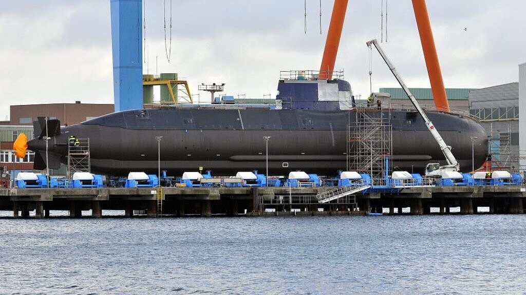 Am Wochenende wurde der neue U-Boot-Typ bei HDW erstmals aus der Werfthalle gezogen. Foto: Behling Am Wochenende wurde der neue U-Boot-Typ bei HDW erstmals aus der Werfthalle gezogen. Foto: Behling