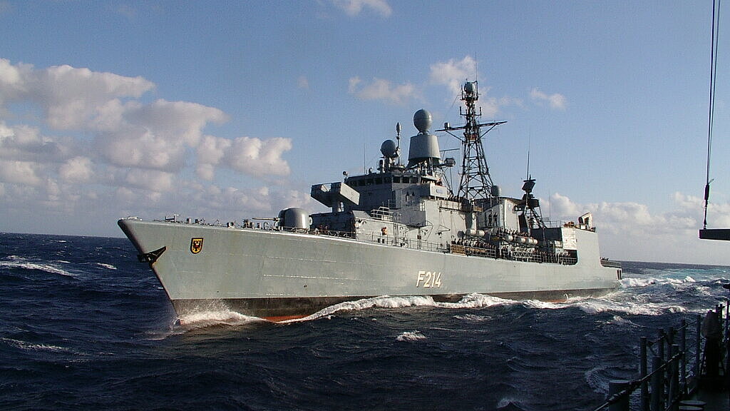 Die Fregatte „Lübeck“ schließt sich dem „Atalanta“-Verband an. Foto: PIZ Marine Die Fregatte „Lübeck“ schließt sich dem „Atalanta“-Verband an. Foto: PIZ Marine
