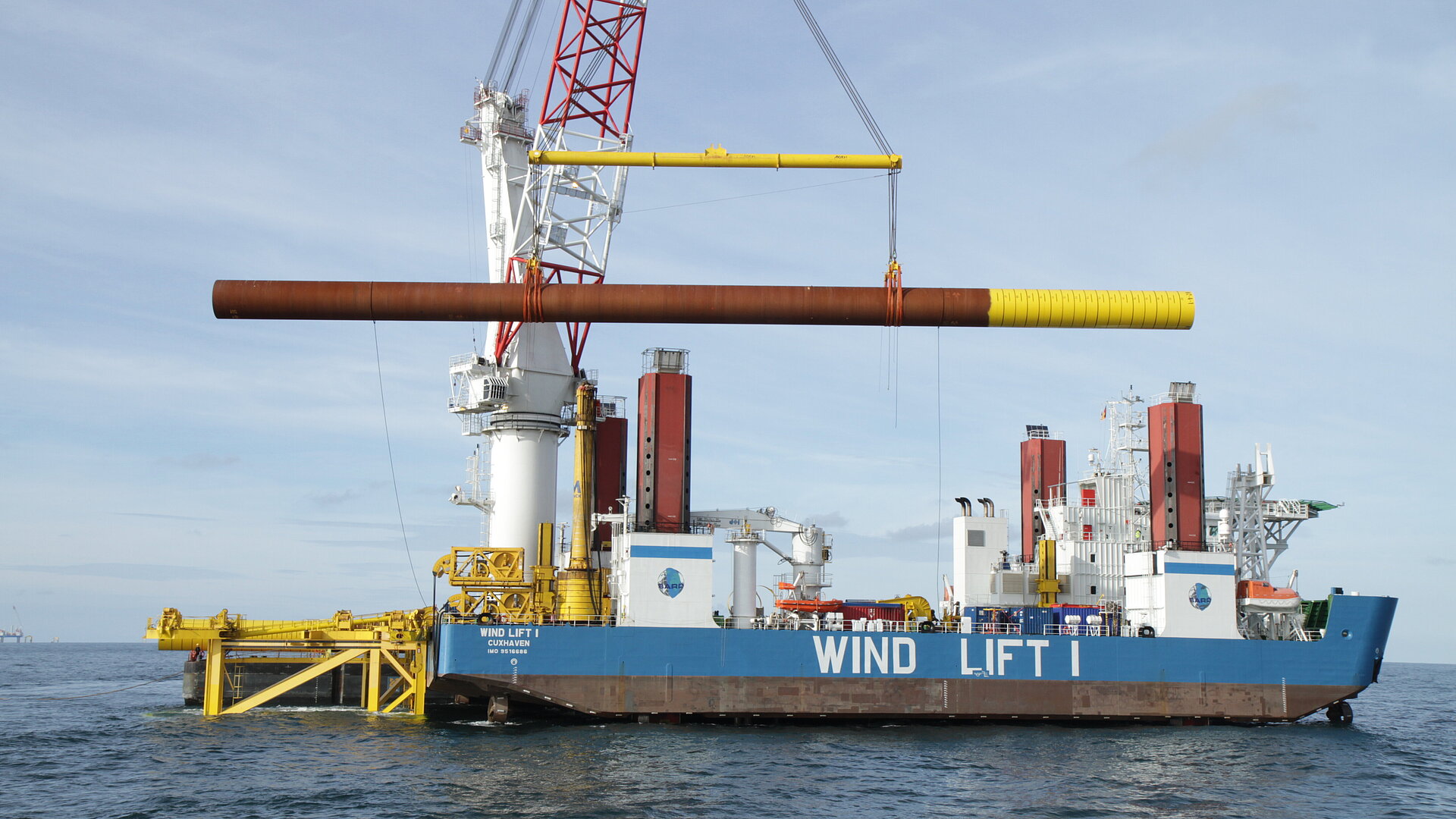 Beim Bau des Windparks wird die „Wind Lift 1“ eingesetzt. Foto: Bard Beim Bau des Windparks wird die „Wind Lift 1“ eingesetzt. Foto: Bard