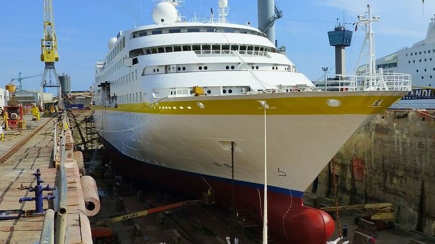 Die neue "Hamburg" im Dock in Genua. Foto: Plantours