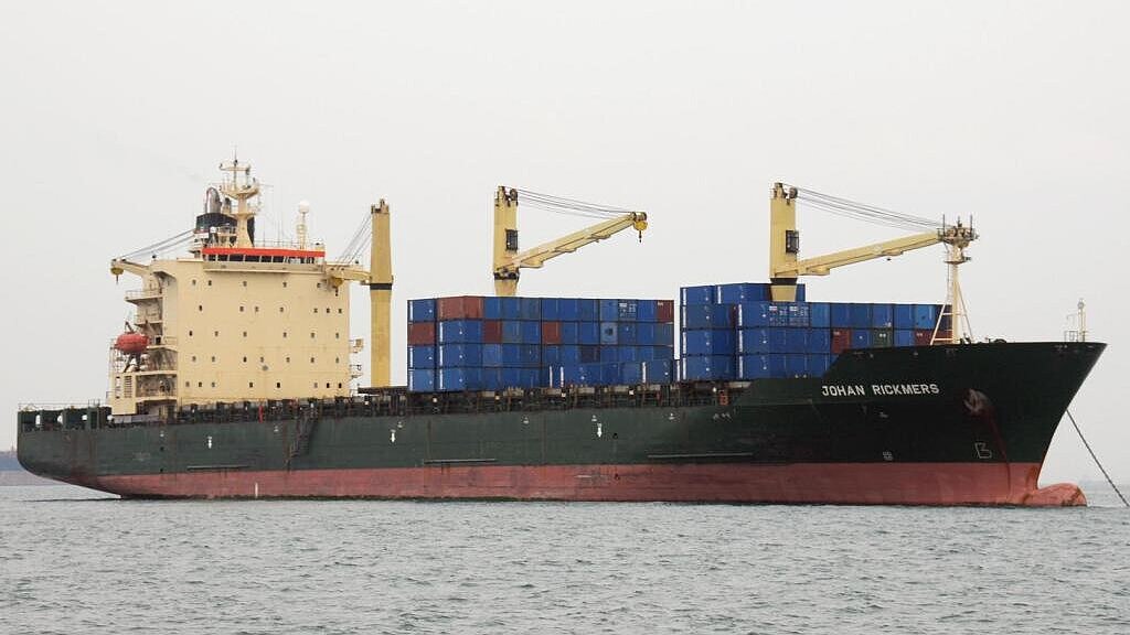 „Paketfall“: der Containerfrachter „Jonathan Rickmers“ wurde mit „Felicitas Rickmers verkauft. „Paketfall“: der Containerfrachter „Jonathan Rickmers“ wurde mit „Felicitas Rickmers verkauft.