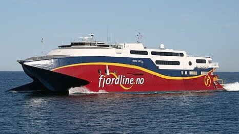 Die Fjord Line betreibt im Sommerhalbjahr den Express-Katamaran „Fjord Cat“ zwischen Hirtshals und Kristiansand. Foto: Fjord Line Die Fjord Line betreibt im Sommerhalbjahr den Express-Katamaran „Fjord Cat“ zwischen Hirtshals und Kristiansand. Foto: Fjord Line
